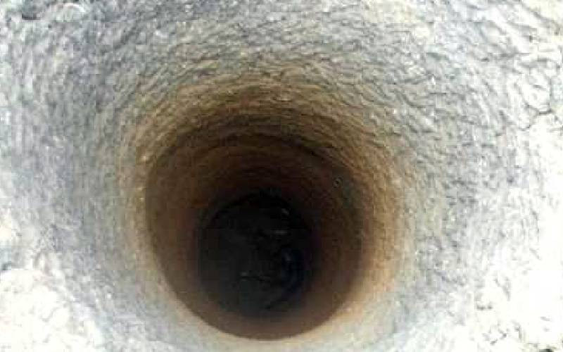 35 people die in India after well cover collapses