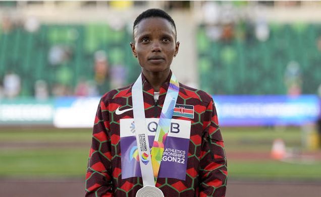 Beatrice Chebet wins gold for Kenya in 5000m final