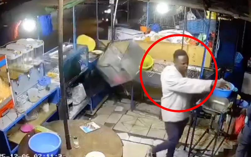 Kenyans angry after CCTV footage shows Umoja man on rampage destroying business: 'Ashikwe'
