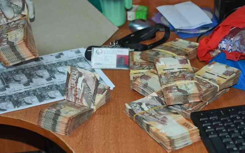Sh900,000 bribe lands two KRA officials in trouble
