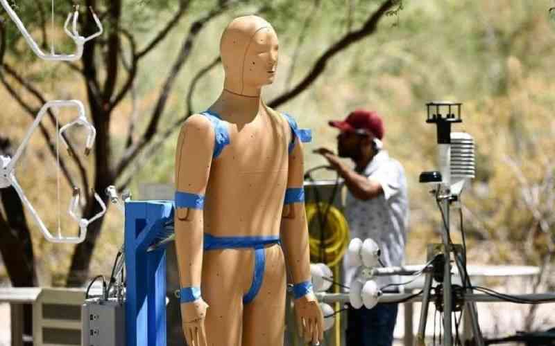 Researchers develop robot that sweats, breathes and shivers