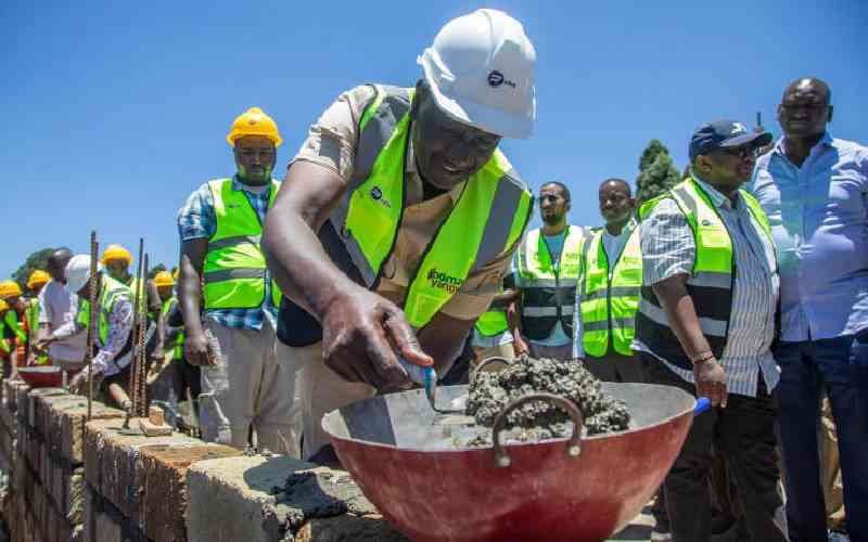 Kericho governor directs contractor to hire locals in housing project