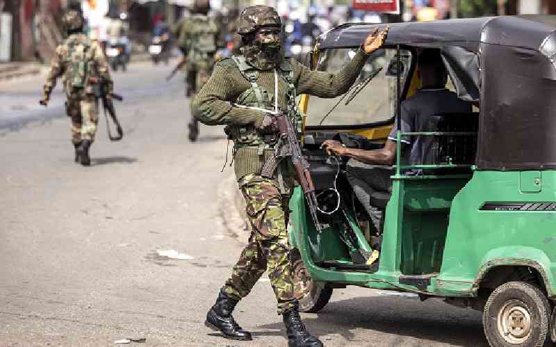 24 Sierra Leonean soldiers giv...