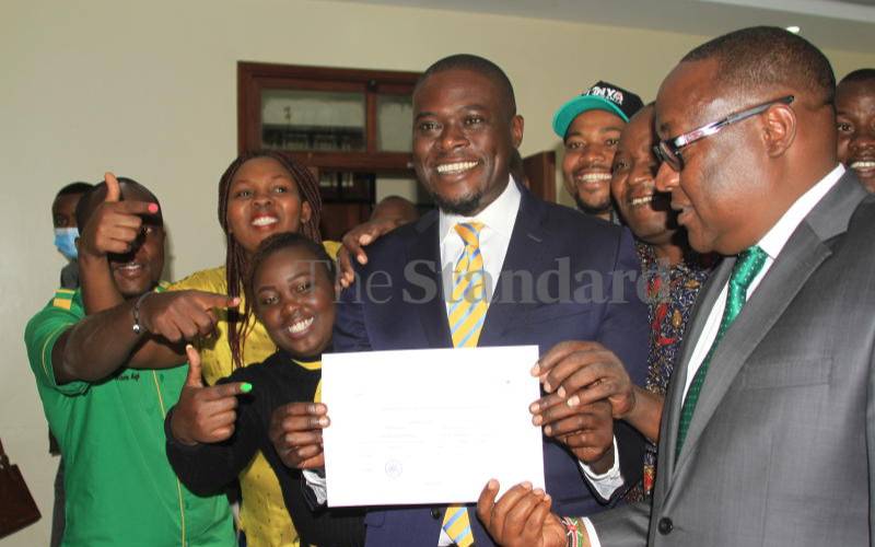 Nairobi governor race on as IEBC clears Polycarp Igathe, Johnson Sakaja