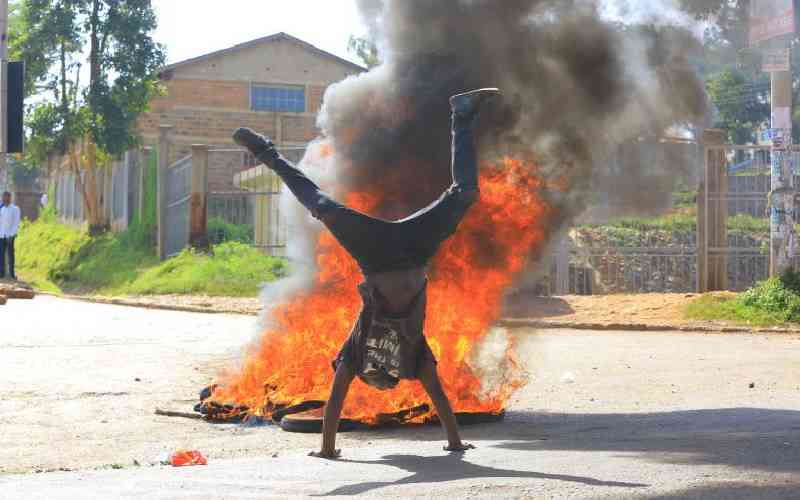 Court detains three activists linked to mobilising protests