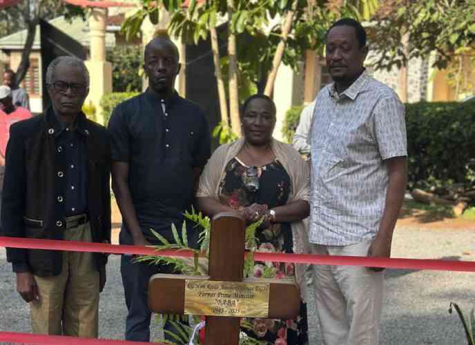 Mourners continue flocking to Raila's grave, a week later