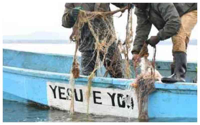 Naivasha fishermen, block road to protest over arrest