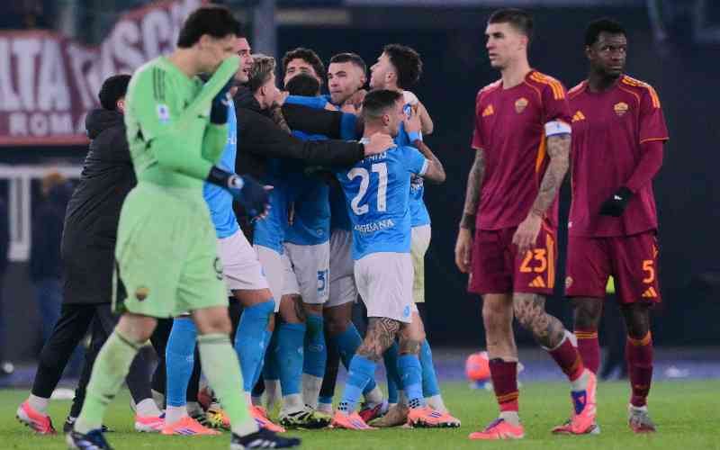 Napoli beat rivals Roma to join Milan at Serie A summit
