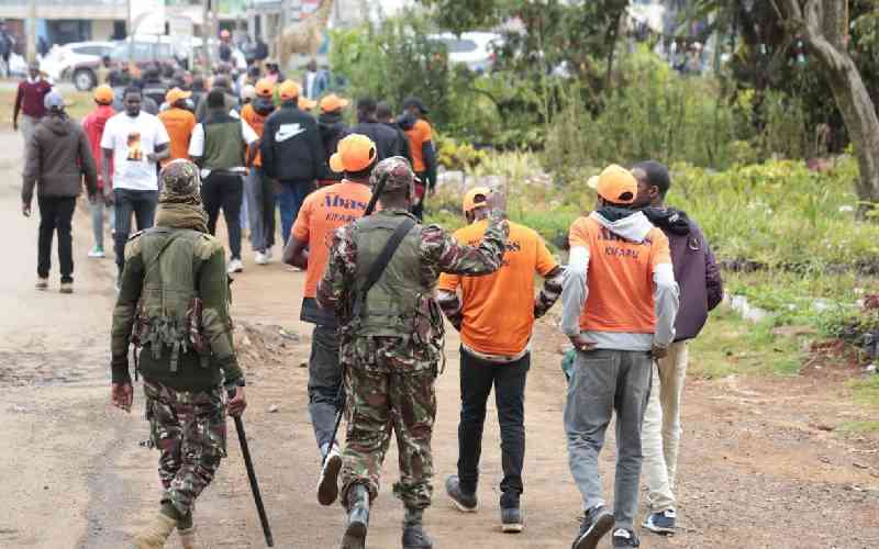 Police lobe teargas to disperse youths attempting to force entry to ODM's meeting