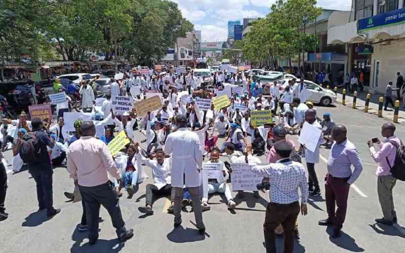 Quickly resume talks with striking health workers