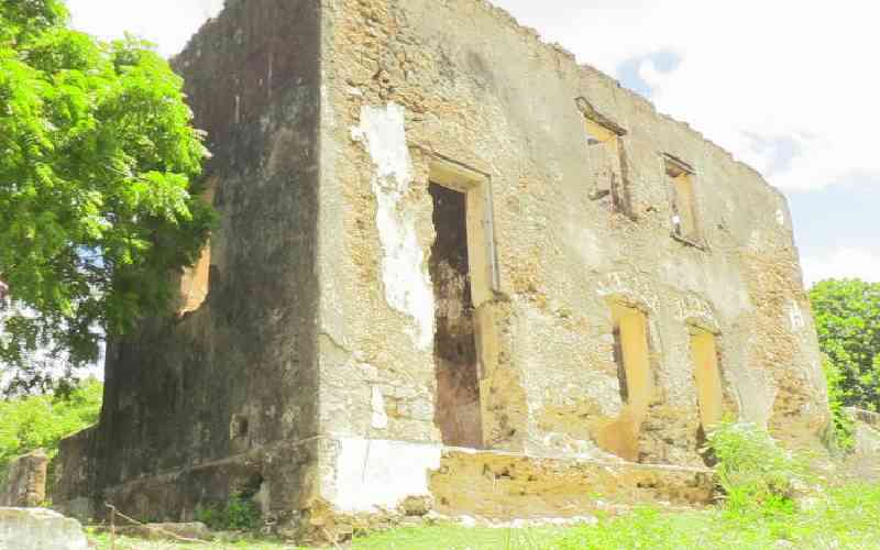 Residents protest neglect of colonial-era DC's office