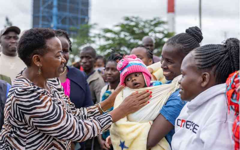 Leaders hail the strength of mothers on "World Women's Day"