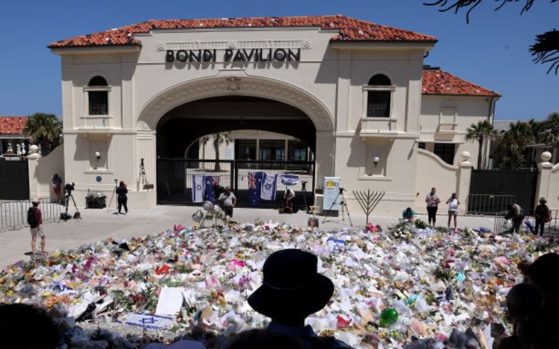 Australia: Candlelight, grief mark one week since Bondi Beach attack that left 15 dead