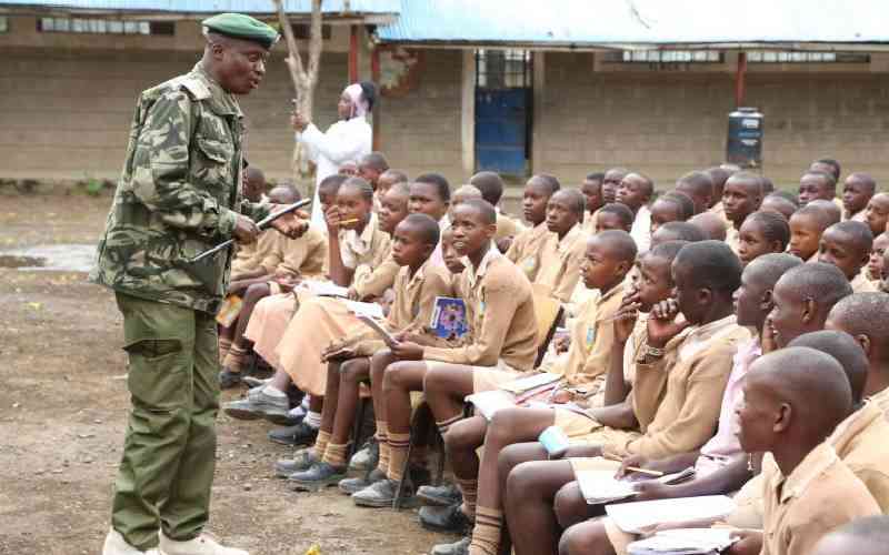 Prison warder leads drive to keep school children off drugs, crime