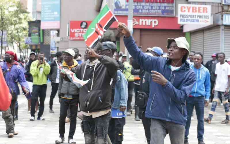 Protests over fuel prices will worsen economic crisis, govt warns