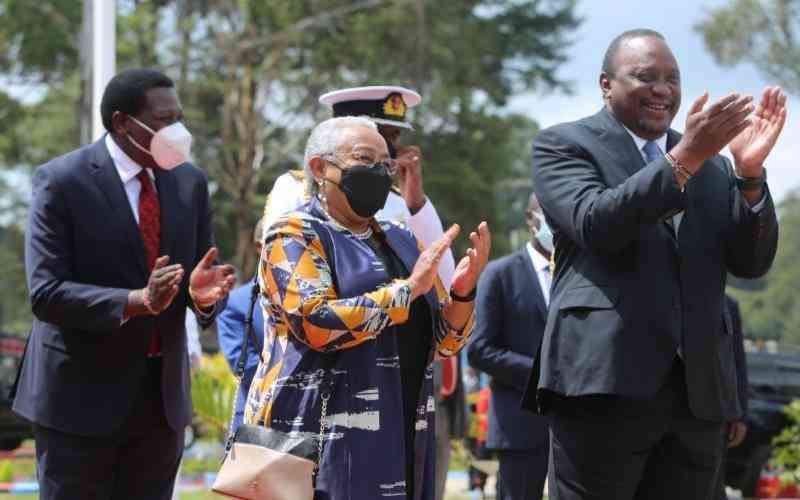 Uhuru presides over his last KDF pass out parade