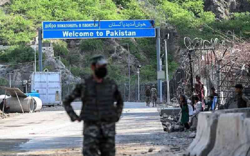 Pakistan army kills 30 militants trying to cross from Afghanistan