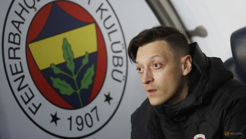 Ozil leaves Fenerbahce, joins Istanbul rival Basaksehir