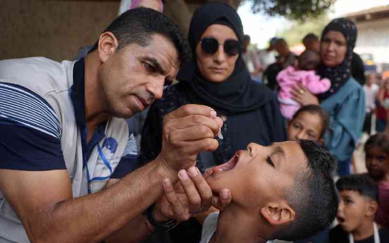 Gaza parents rush to vaccinate kids against polio despite war fears