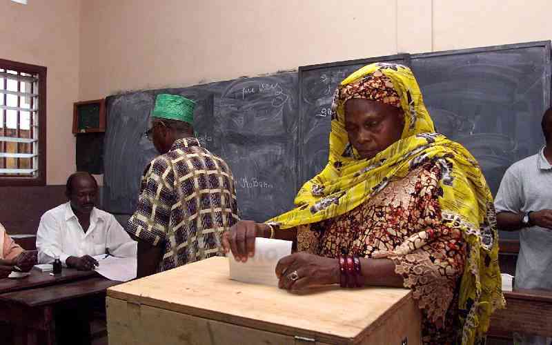 Ahead of Guinea referendum, parties suspended and press coverage stymied