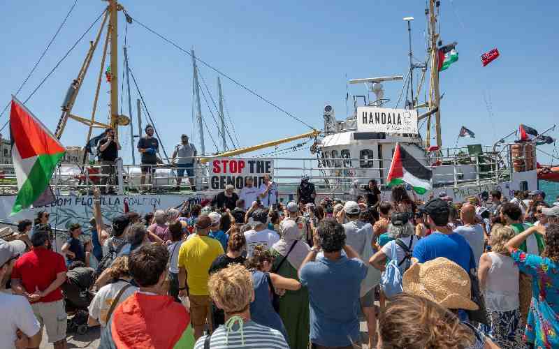 Israel PM praises navy for intercepting Gaza bound flotilla