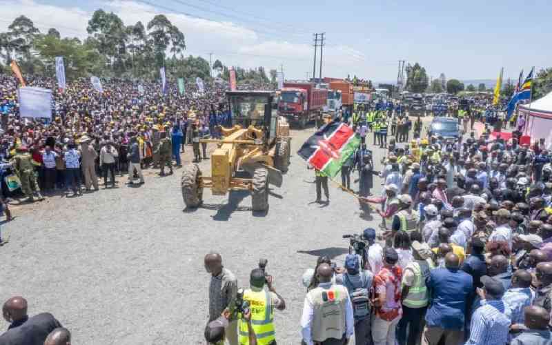 Ruto unveils Sh19bn Bomet roads plan, launches projects in South Rift tour