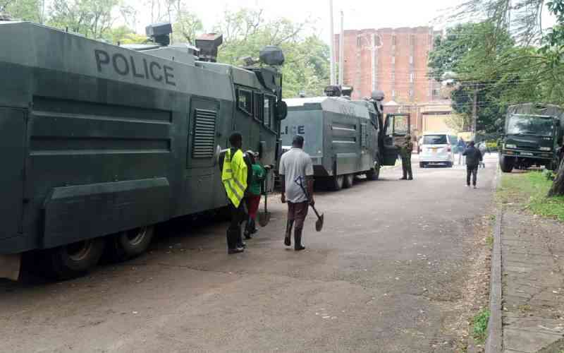 Sifuna, Babu Owino overpower police, enter Ufungamano house