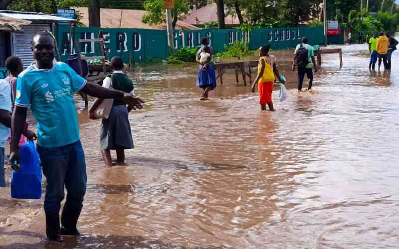Kisumu-Kericho road cut off as River Nyando bursts