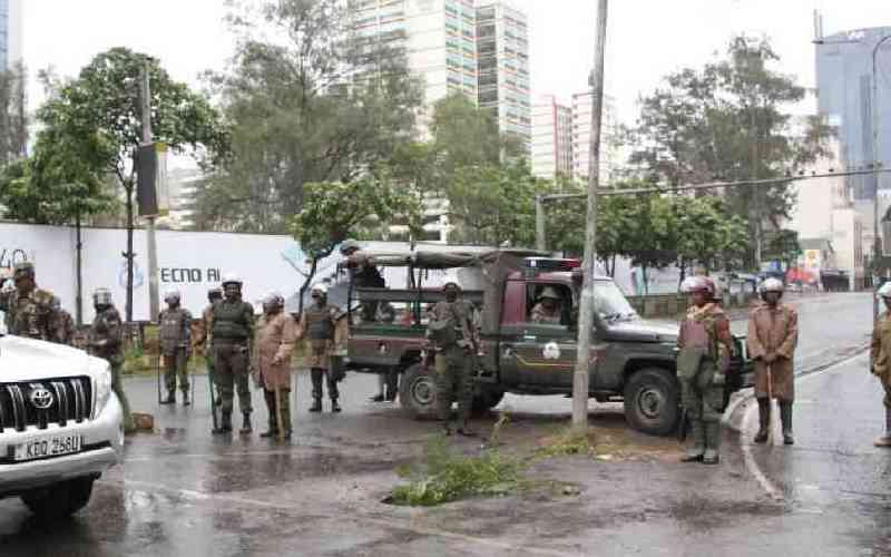 Raila a no-show at Kamukunji as officer loses gun to goons