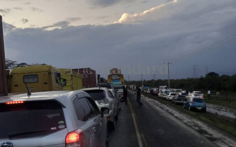 Motorists spend night in traffic jam on Nairobi-Nakuru Highway