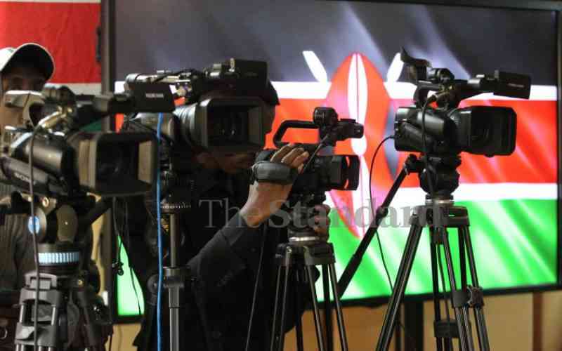 Media create economic stability by holding governments accountable