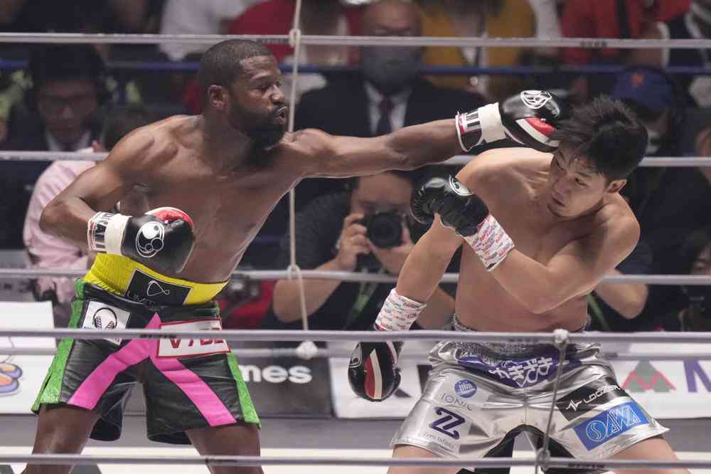 45-year-old Mayweather Jr. easily wins by knockout in Japan exhibition
