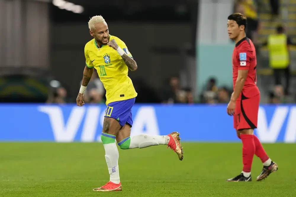 Neymar returns to Brazil's lineup, scores at World Cup