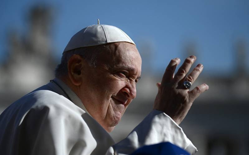 Pope rests as Vatican reports new improvement