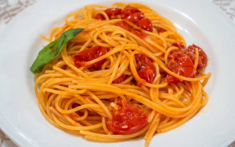 Easy recipe: Spaghetti with tomato and oregano