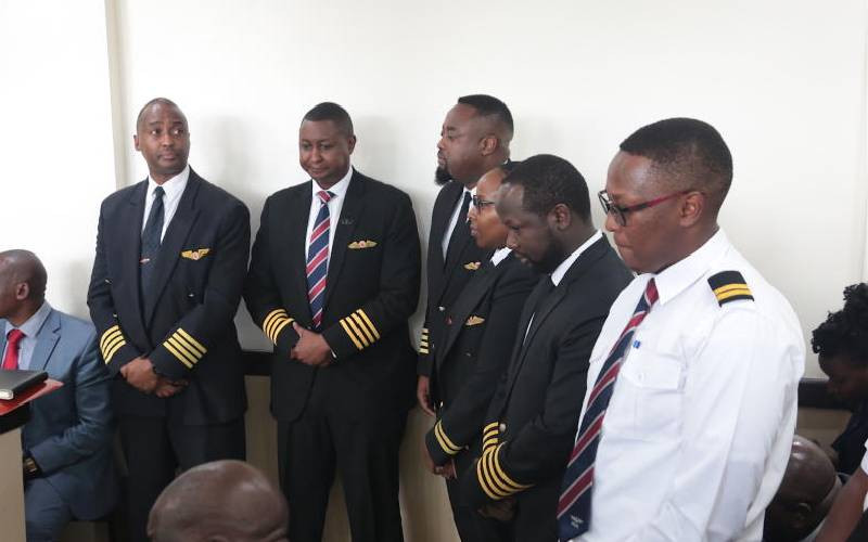 Court orders striking pilots to resume work today