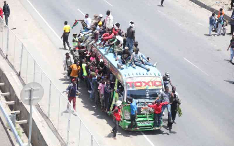 Emotional crowds defy JKIA security protocol, take over roads
