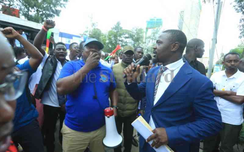 Government strikes deal with doctors to avert nationwide strike