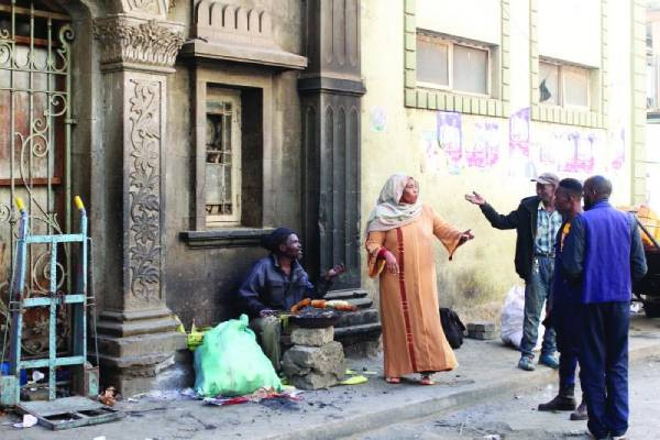 Bohra Mosque officials protest filth, proximity to bars