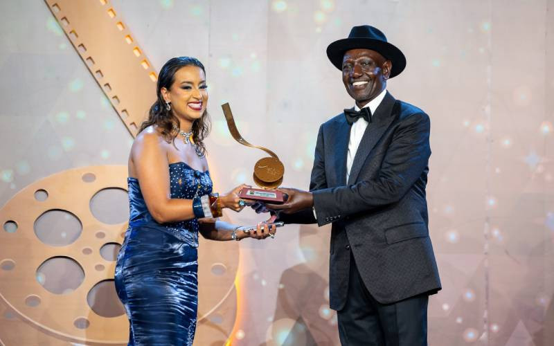 Stars shine at Kalasha Awards amid calls for industry reform