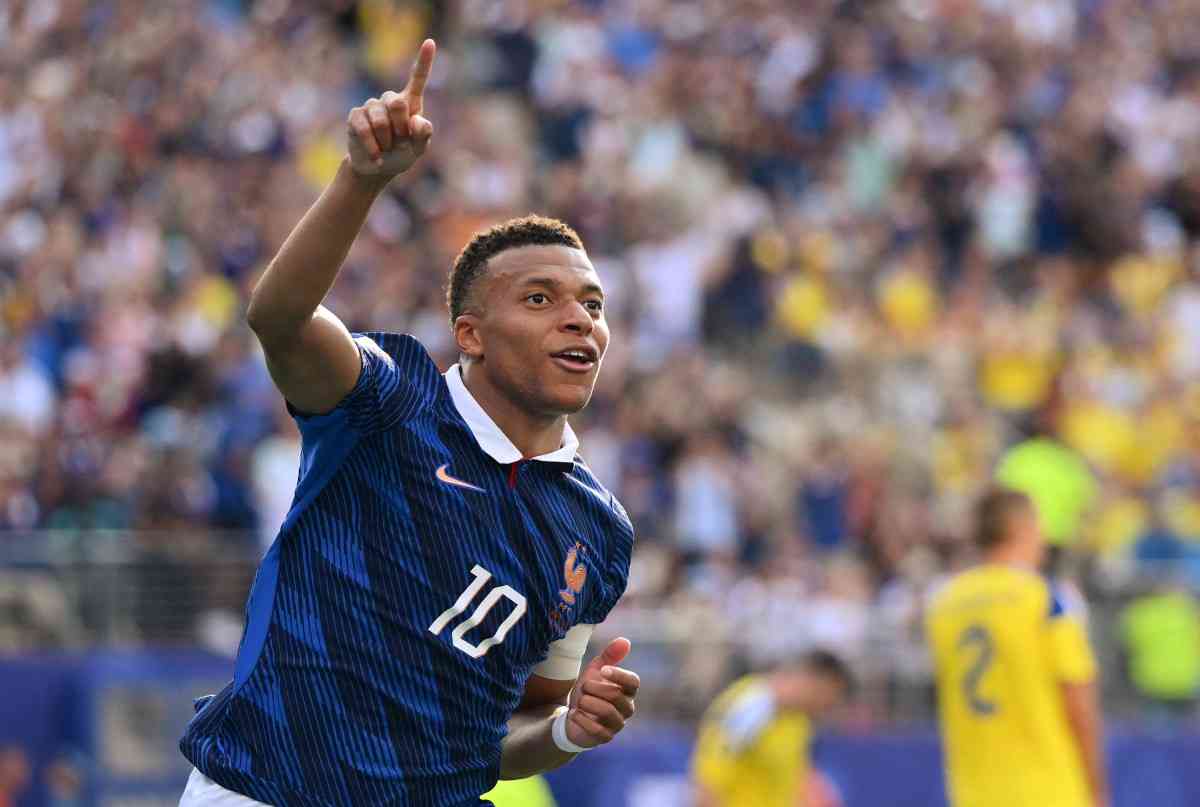 Mbappe scores twice as France breeze past Sweden into World Cup last 16