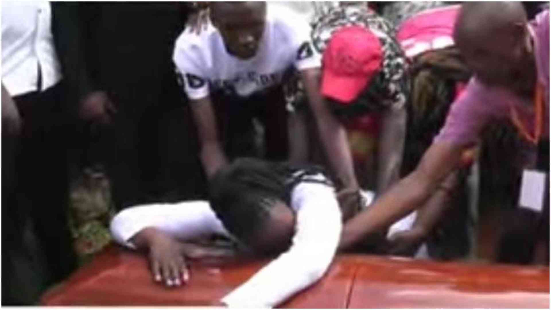 Man who died inside Mombasa police station buried, wife refuses to let go of coffin