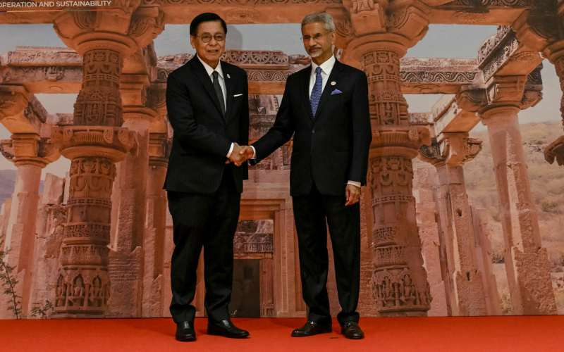 Thailand cuts visa-free stays, citing crime by foreigners