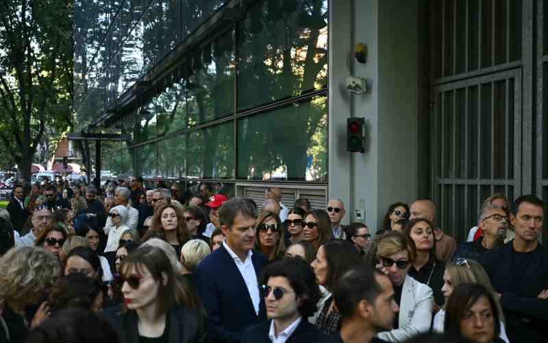 Thousands pay respects to Italian designer Giorgio Armani