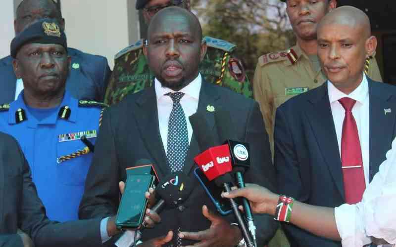 Murkomen slams Nairobi County for dumping trash at Stima Plaza