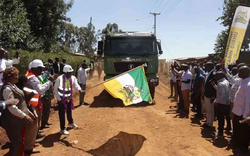 Governor Bill launches rehabilitation of 700km roads