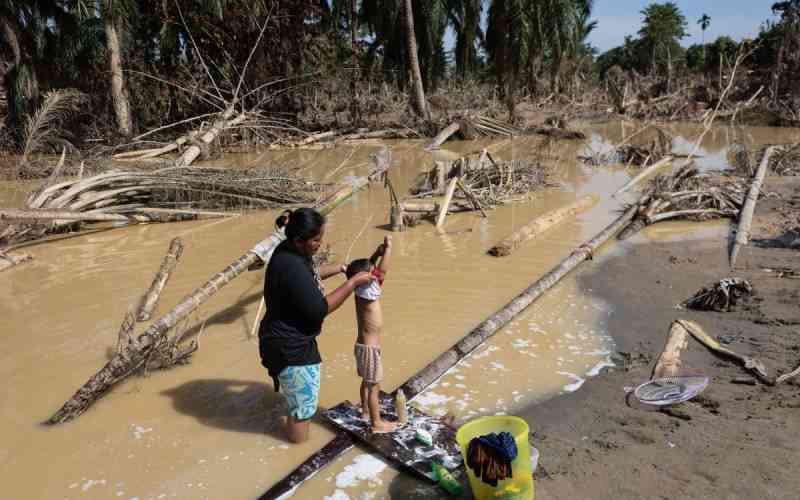 Indonesia flood death toll passes 1,000: rescuers