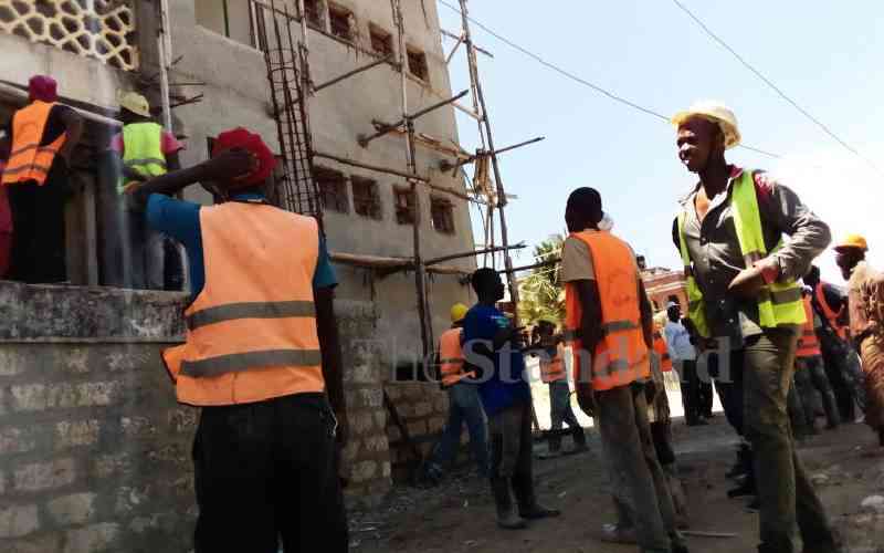 Collapse of scaffold, casualties lift lead on safety lapses at construction sites