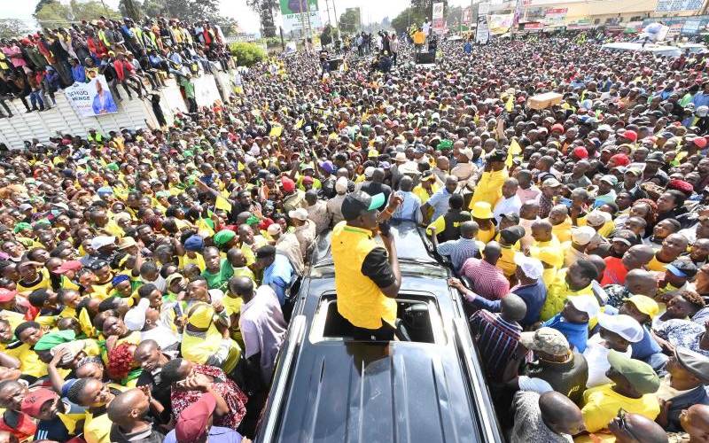 Ruto campaigns in Nyeri, claims Raila is hiding behind Karua