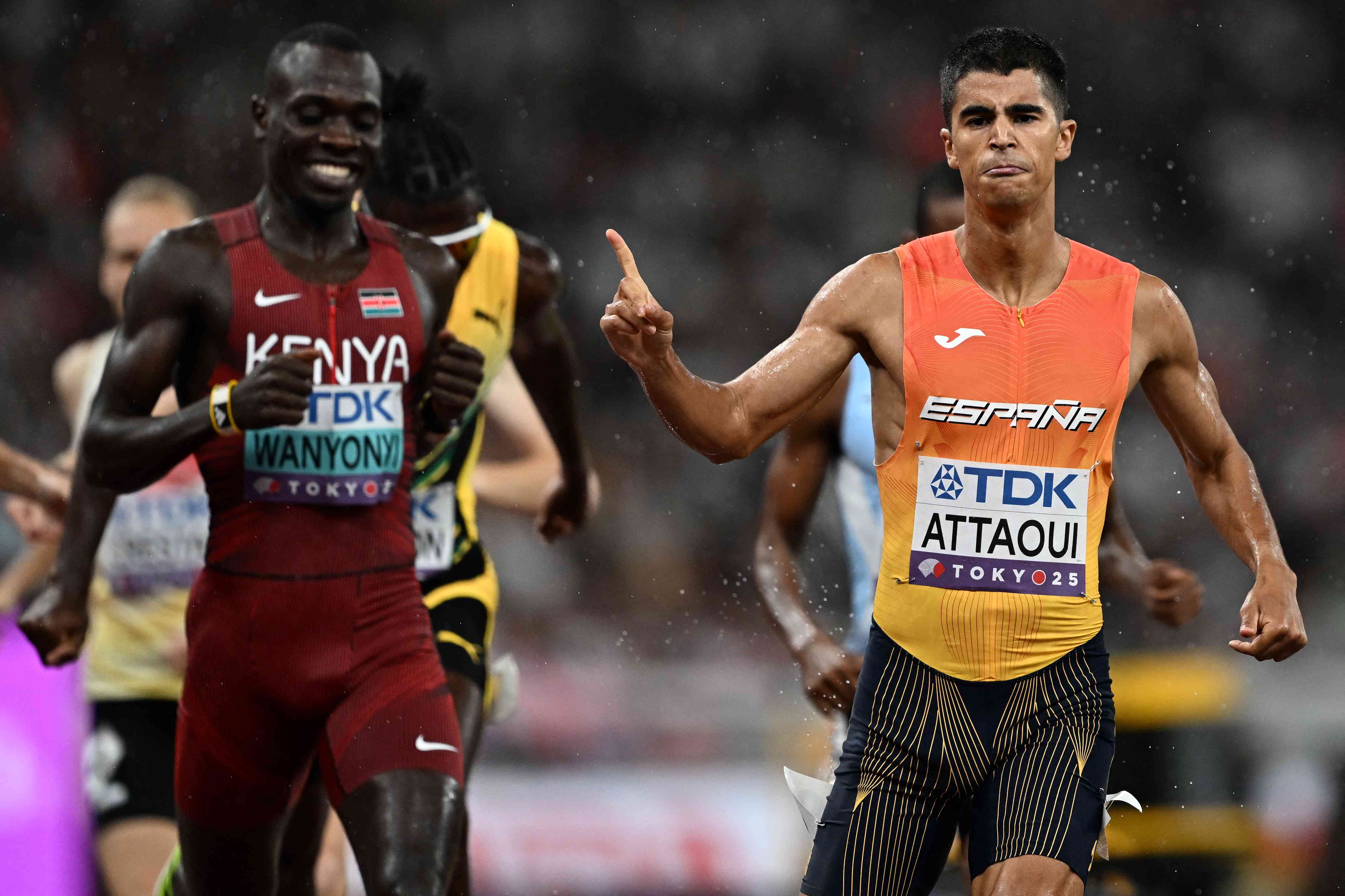 World Athletics Championships: Kenya's Emmanuel Wanyonyi cruises into 800m final